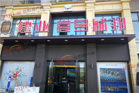 超低急售雅居园97平三楼好户型带车库储藏室46万！